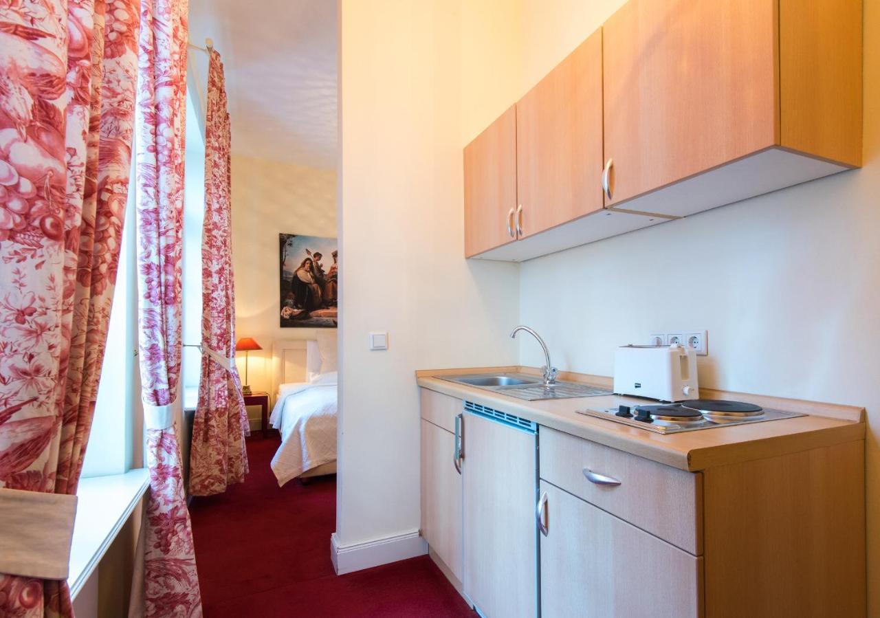 Dirazi Guesthouse & Apartments Gmbh Francoforte sul Meno Esterno foto