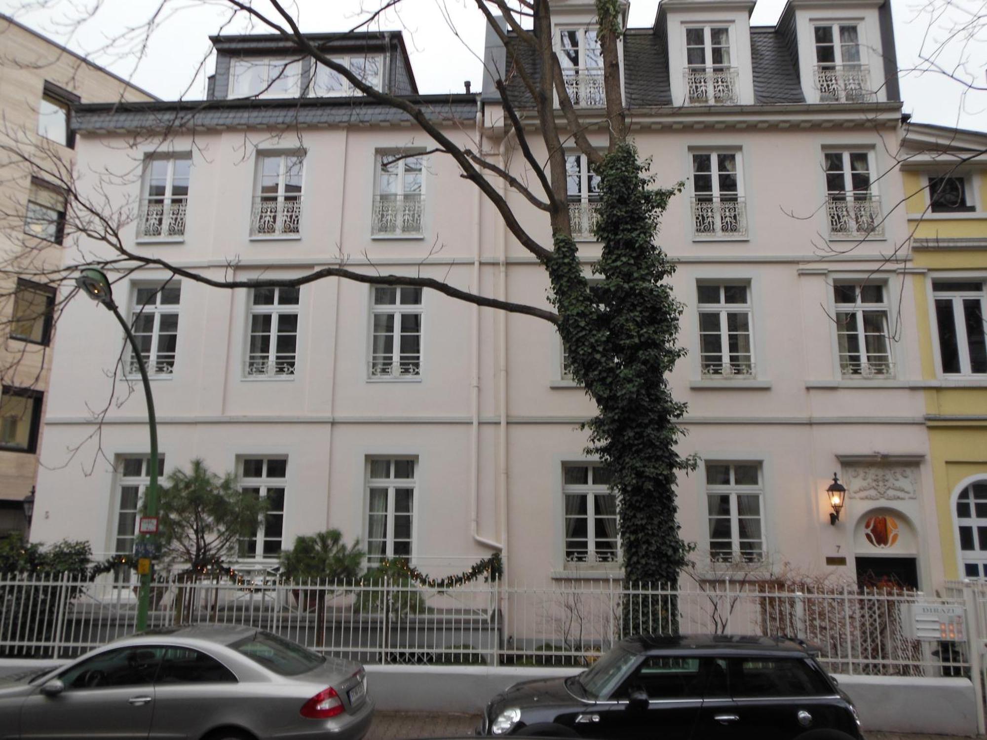 Dirazi Guesthouse & Apartments Gmbh Francoforte sul Meno Esterno foto