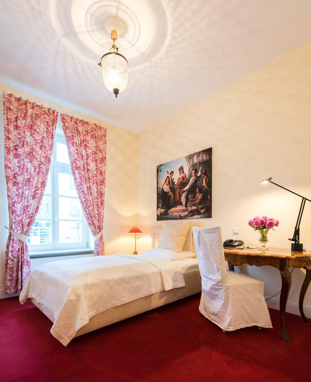 Dirazi Guesthouse & Apartments Gmbh Francoforte sul Meno Esterno foto