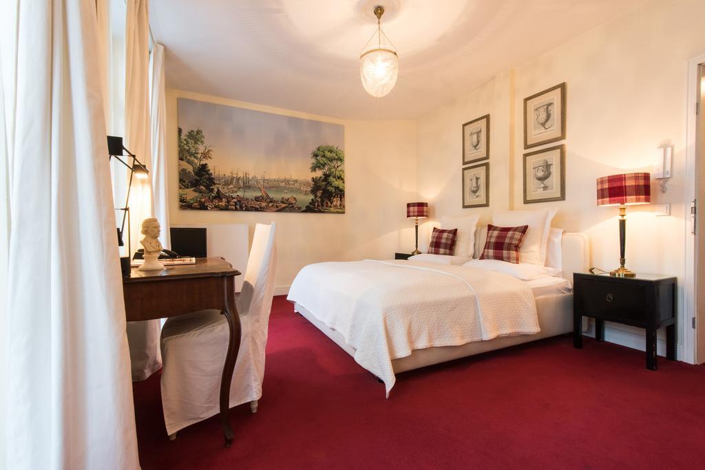 Dirazi Guesthouse & Apartments Gmbh Francoforte sul Meno Esterno foto