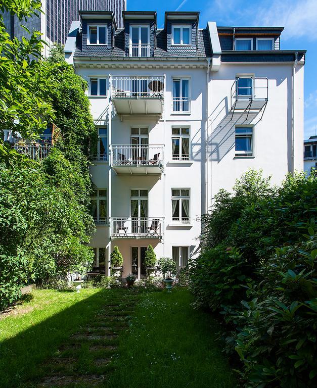 Dirazi Guesthouse & Apartments Gmbh Francoforte sul Meno Esterno foto